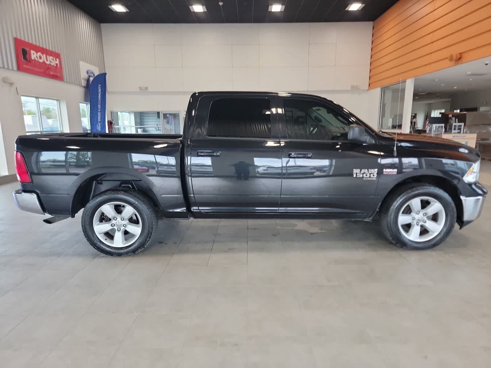 Used 2019 RAM 1500 Classic SLT AWD/4WD image 8