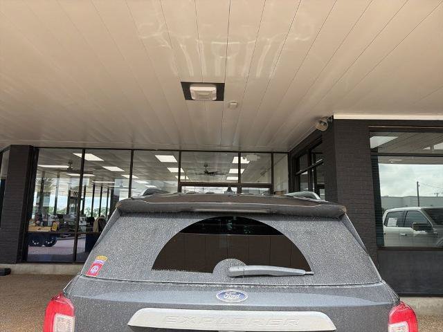Certified 2020 Ford Explorer Platinum w/ Premium Technology Package AWD/4WD image 5