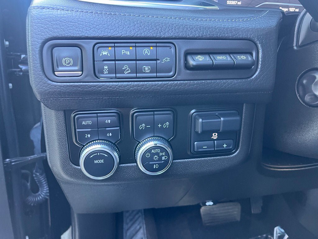 Used 2022 GMC Yukon Denali w/ Denali Premium Package AWD/4WD image 37