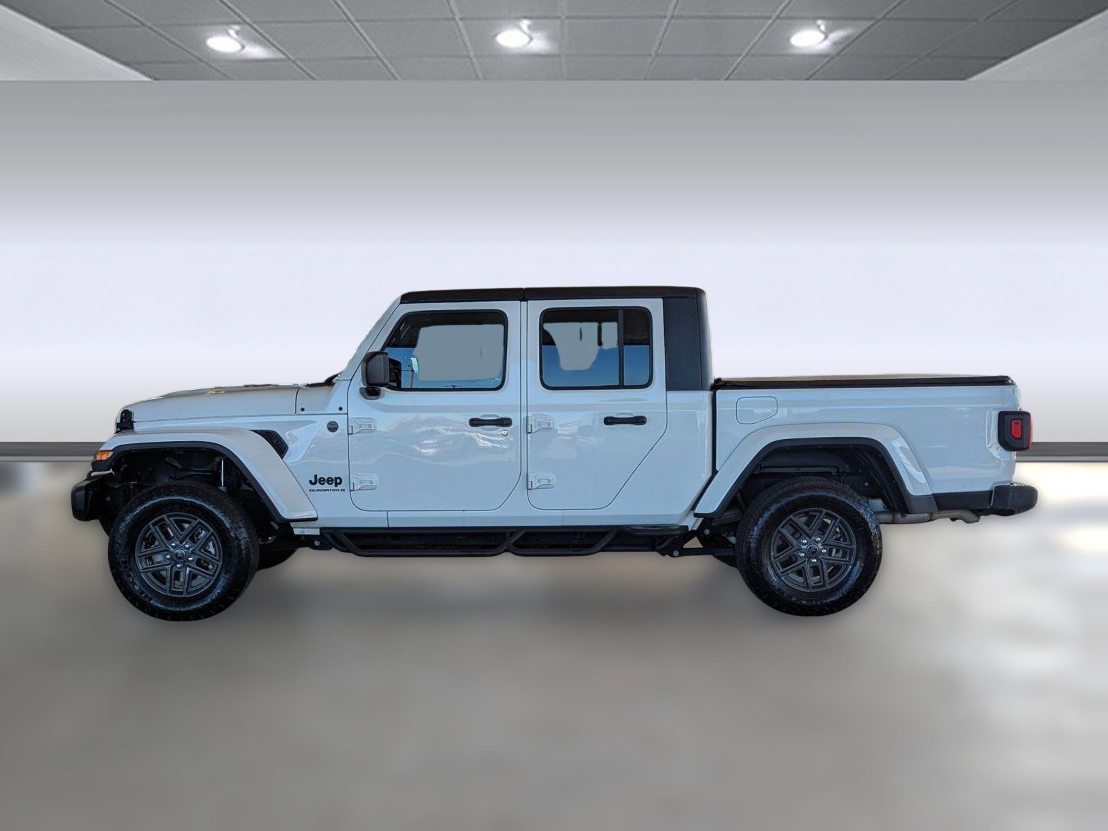 Used 2023 Jeep Gladiator Sport image 2