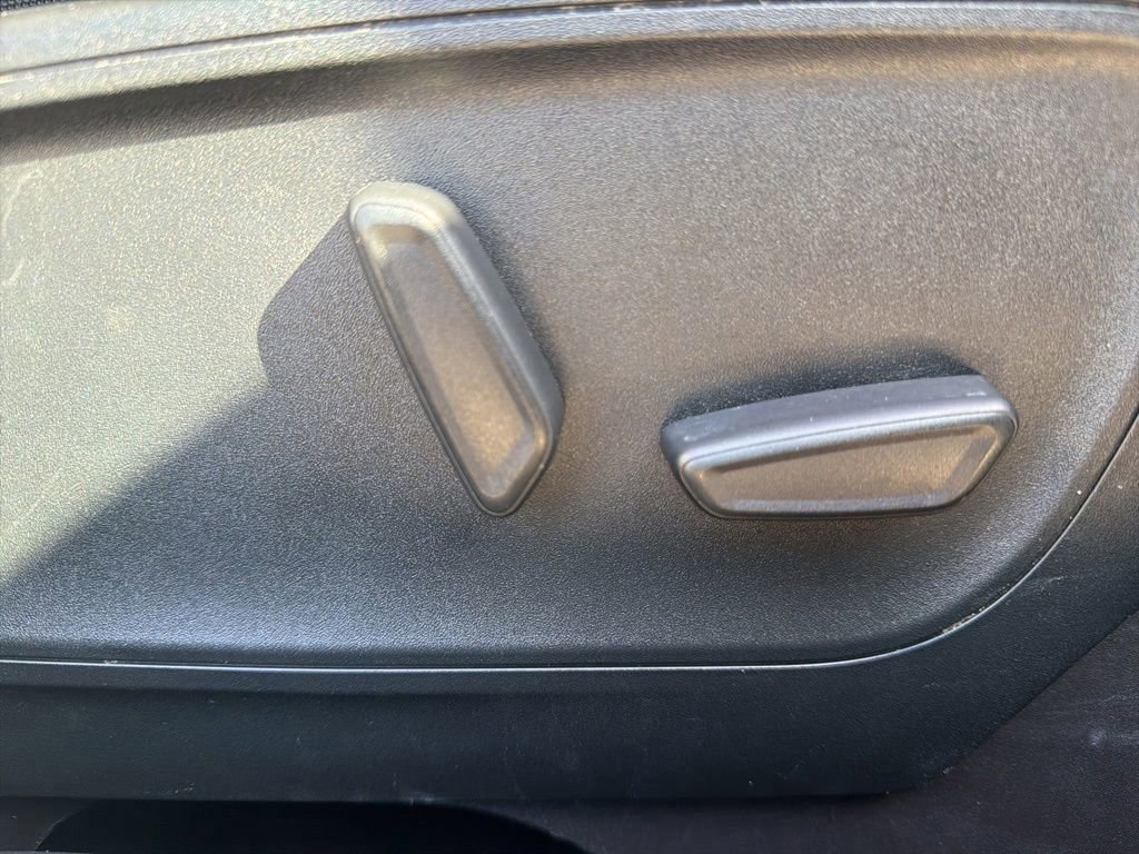Certified 2020 Ford Escape Titanium AWD/4WD image 32