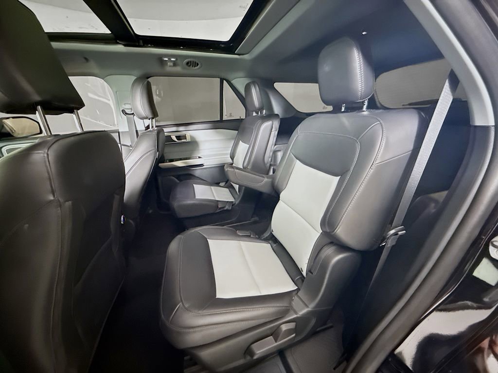 Certified 2023 Ford Explorer XLT w/ Equipment Group 202A image 4