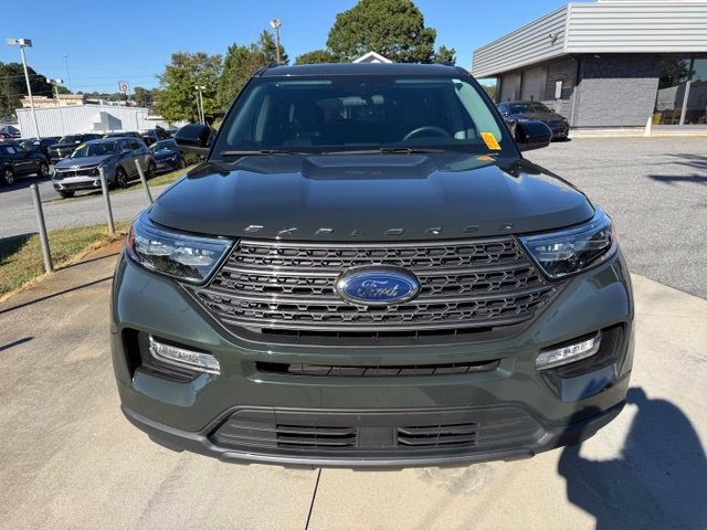 Certified 2024 Ford Explorer XLT w/ Equipment Group 202A AWD/4WD image 3
