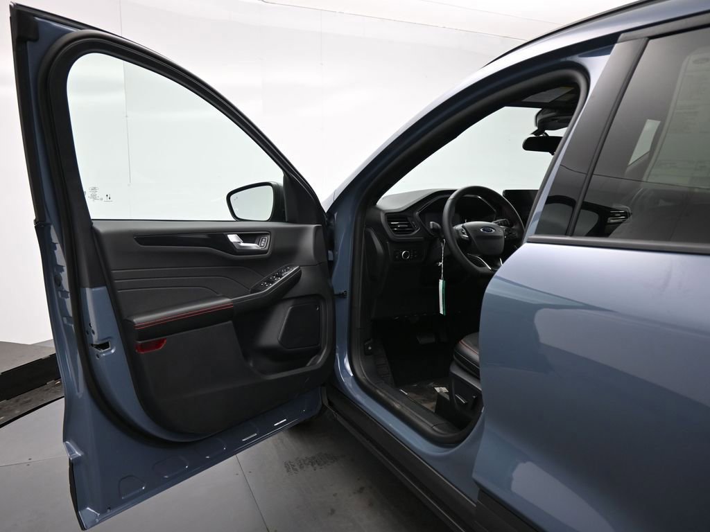Certified 2025 Ford Escape ST-Line w/ Equipment Group 301A image 33