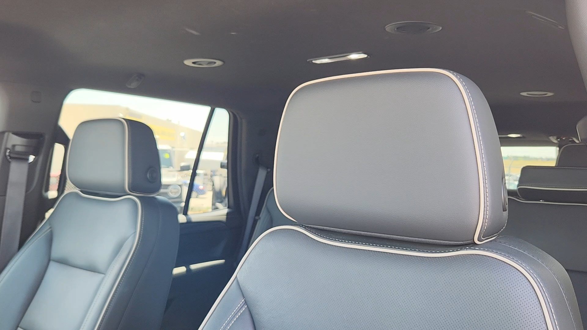 Used 2024 GMC Yukon SLT AWD/4WD image 10