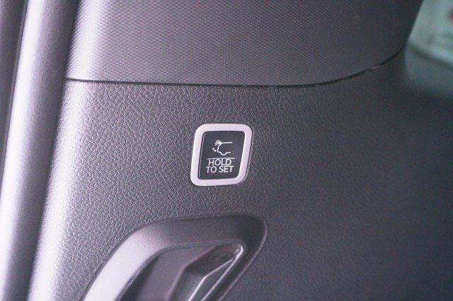Used 2024 Jeep Wagoneer 4WD image 11