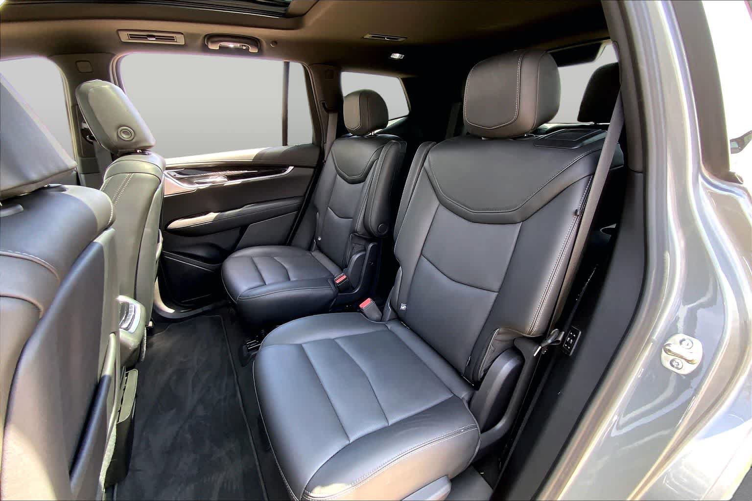 Used 2025 Cadillac XT6 Premium Luxury AWD/4WD image 21