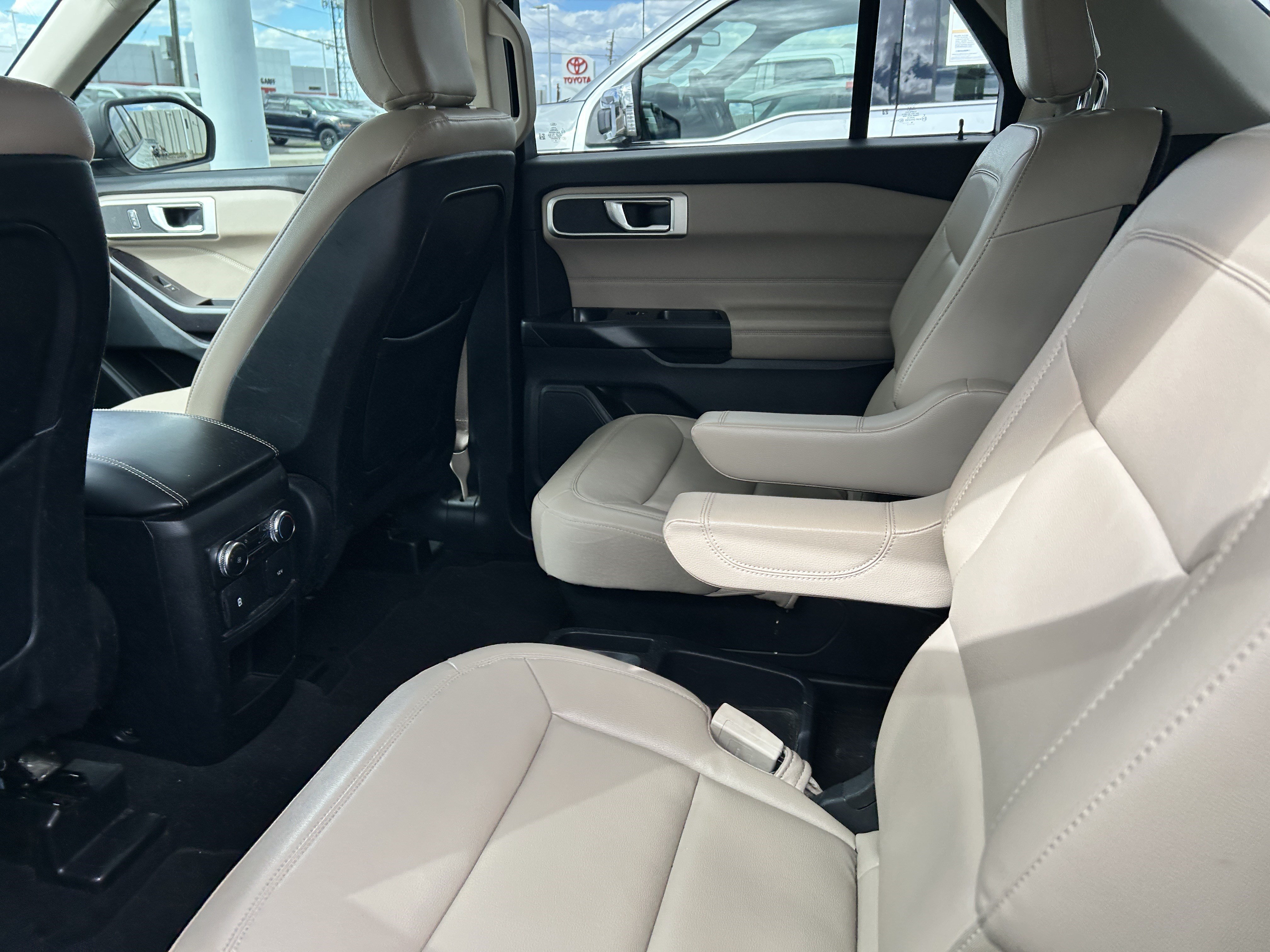 Certified 2020 Ford Explorer XLT w/ Equipment Group 202A AWD/4WD image 10