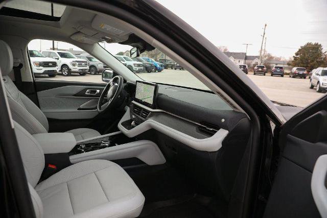Certified 2025 Ford Explorer Platinum w/ LUX Leather Package AWD/4WD image 40