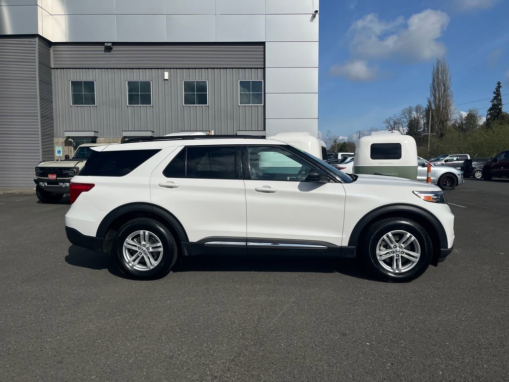 Certified 2024 Ford Explorer XLT w/ Equipment Group 202A AWD/4WD image 8