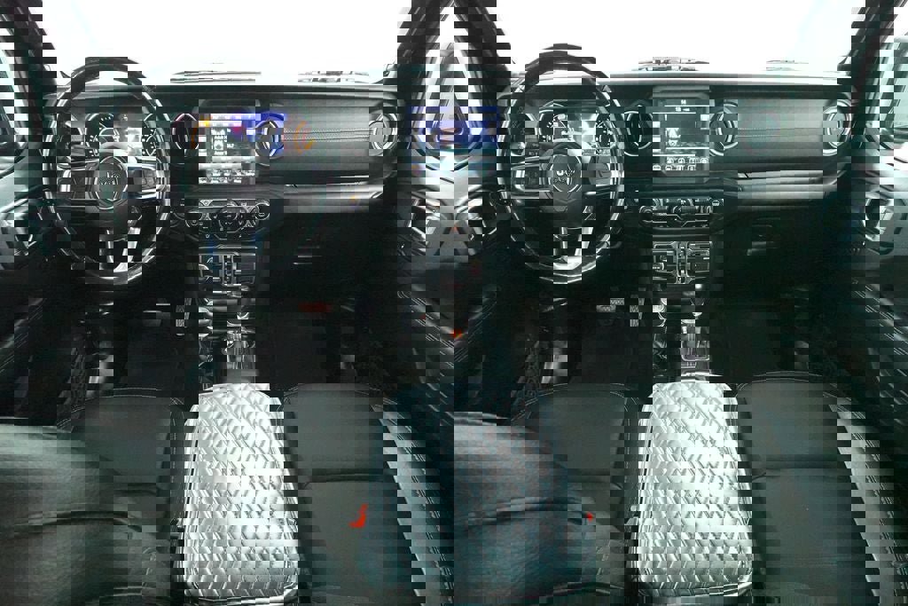 Used 2020 Jeep Wrangler Unlimited Sahara image 11