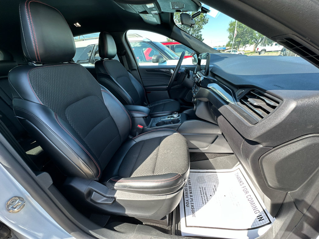 Certified 2025 Ford Escape ST-Line Select AWD/4WD image 24