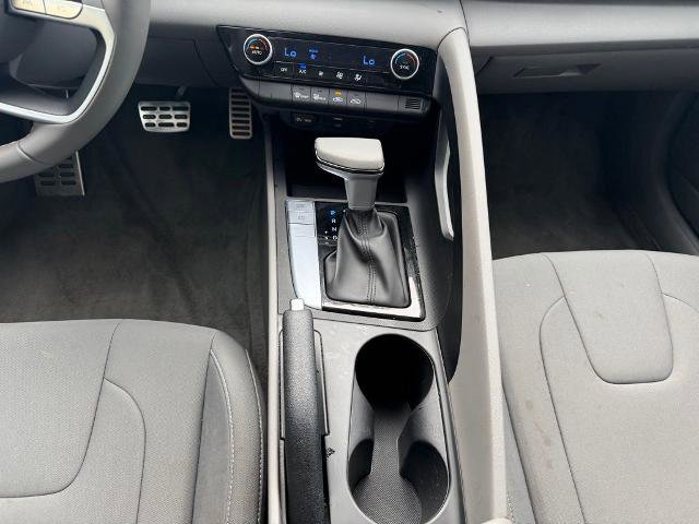 Used 2025 Hyundai Elantra Sport FWD image 21