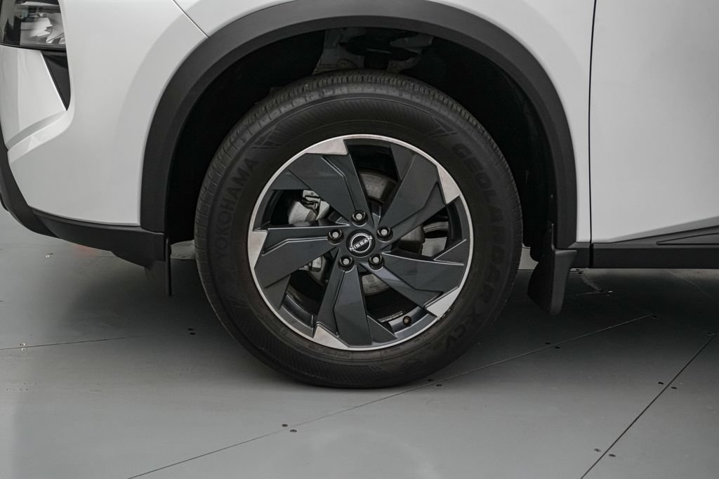 Used 2024 Nissan Rogue SV AWD/4WD image 10