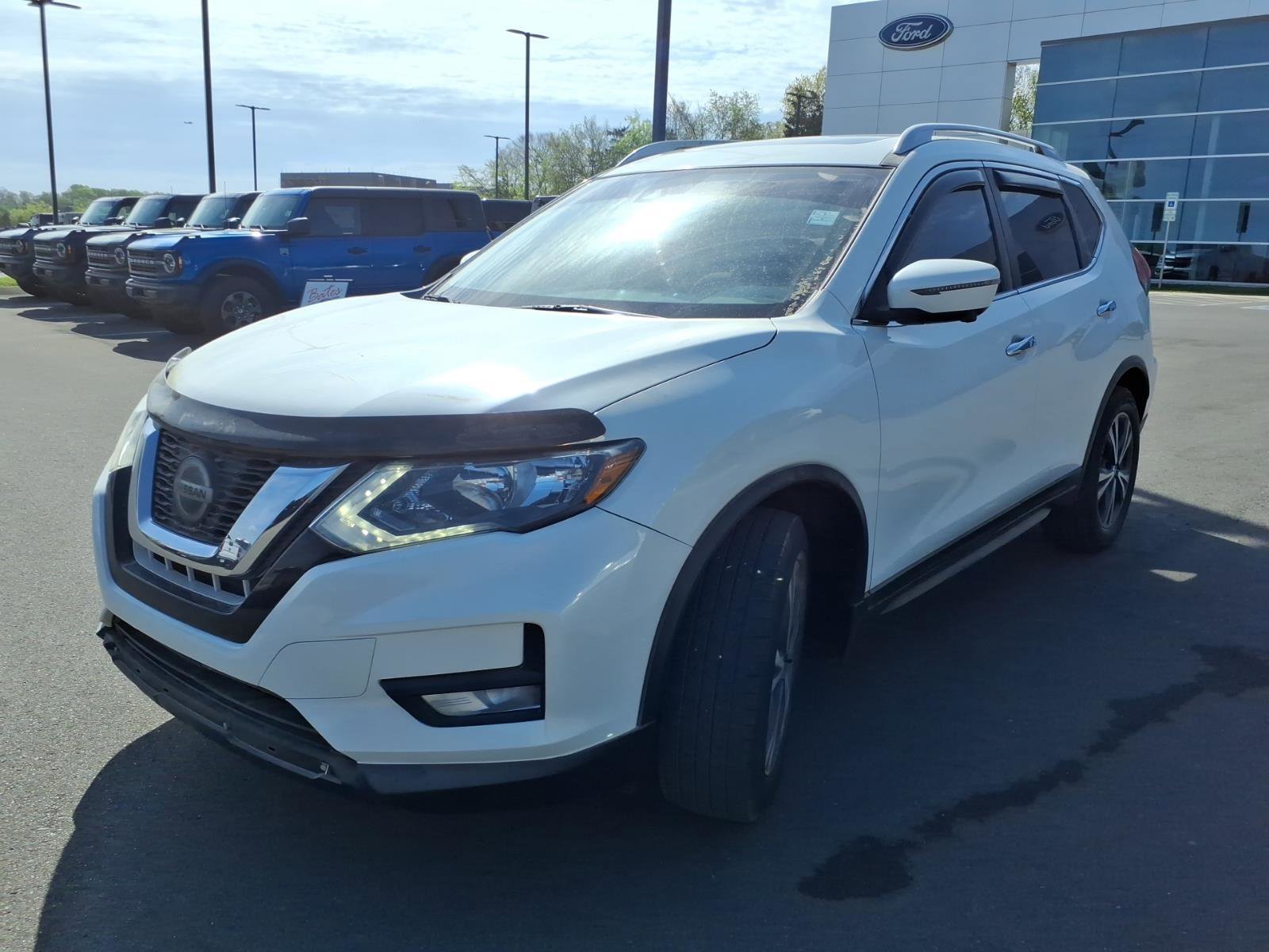 Used 2020 Nissan Rogue SV w/ Sun & Sound Touring Package FWD image 7