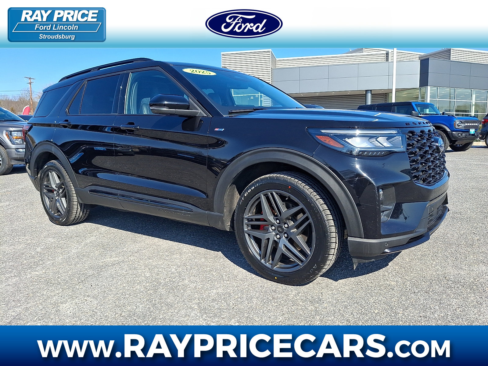 Certified 2025 Ford Explorer ST-Line w/ Premium Package AWD/4WD image 1