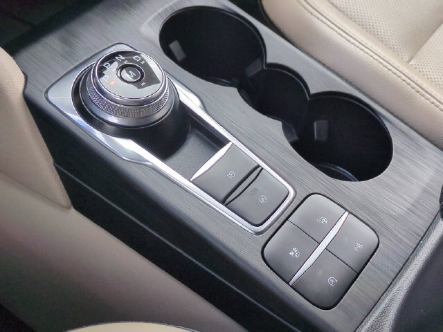 Certified 2020 Ford Escape Titanium AWD/4WD image 25