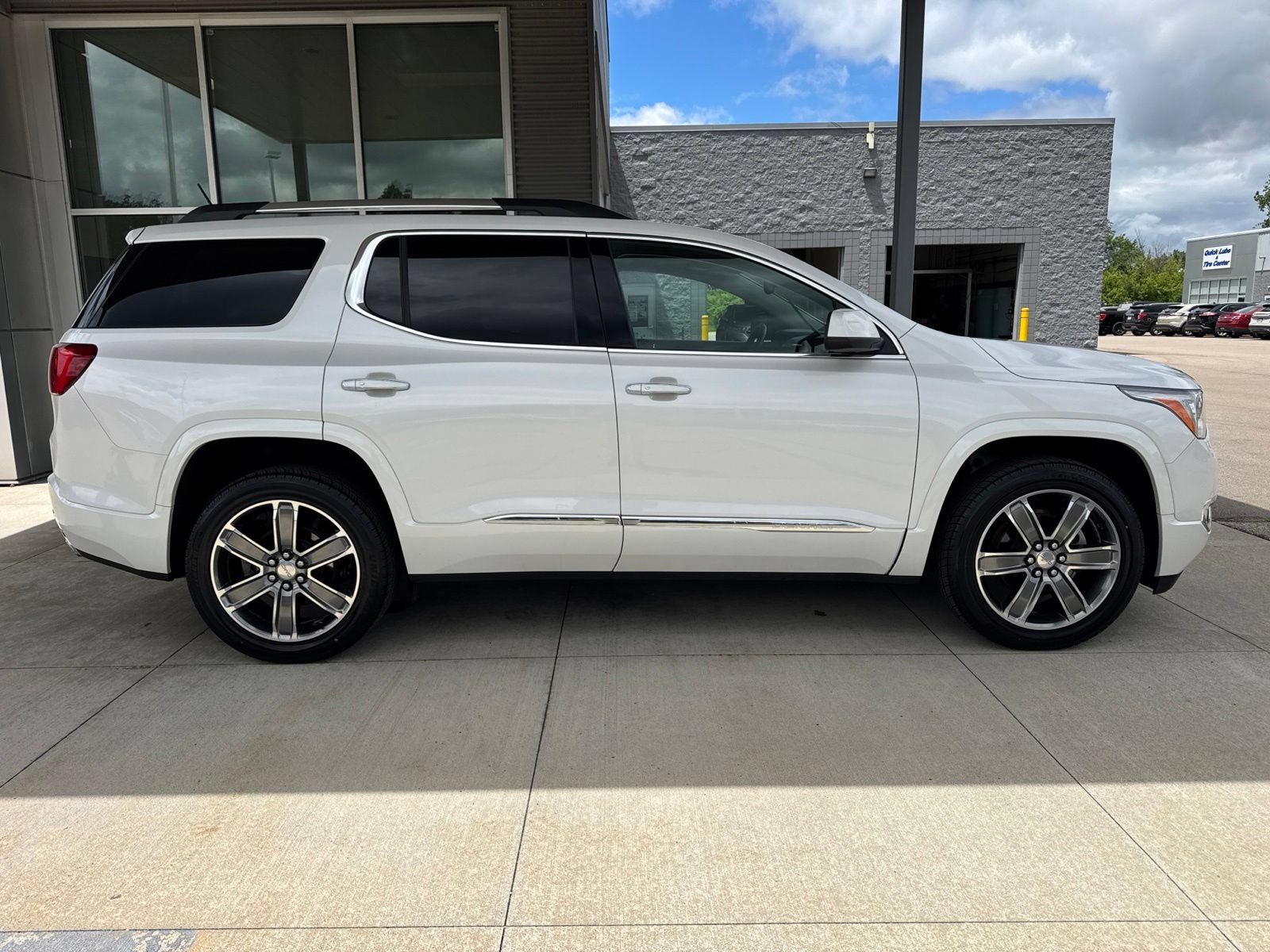 Used 2019 GMC Acadia Denali AWD/4WD image 9