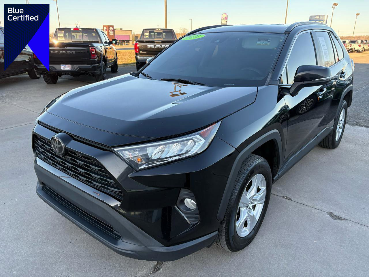 Used 2021 Toyota RAV4 XLE FWD image 1