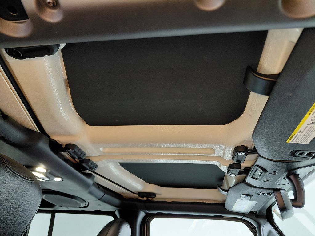 Used 2023 Jeep Wrangler Unlimited Sahara AWD/4WD image 10