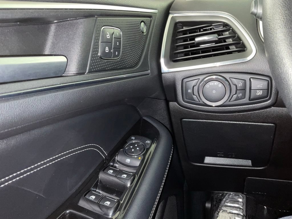 Certified 2019 Ford Edge Titanium w/ Equipment Group 301A FWD image 20