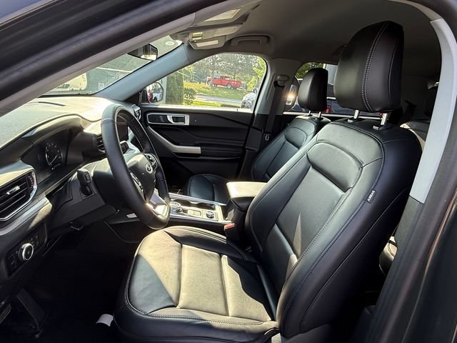 Certified 2023 Ford Explorer XLT w/ Equipment Group 202A AWD/4WD image 7
