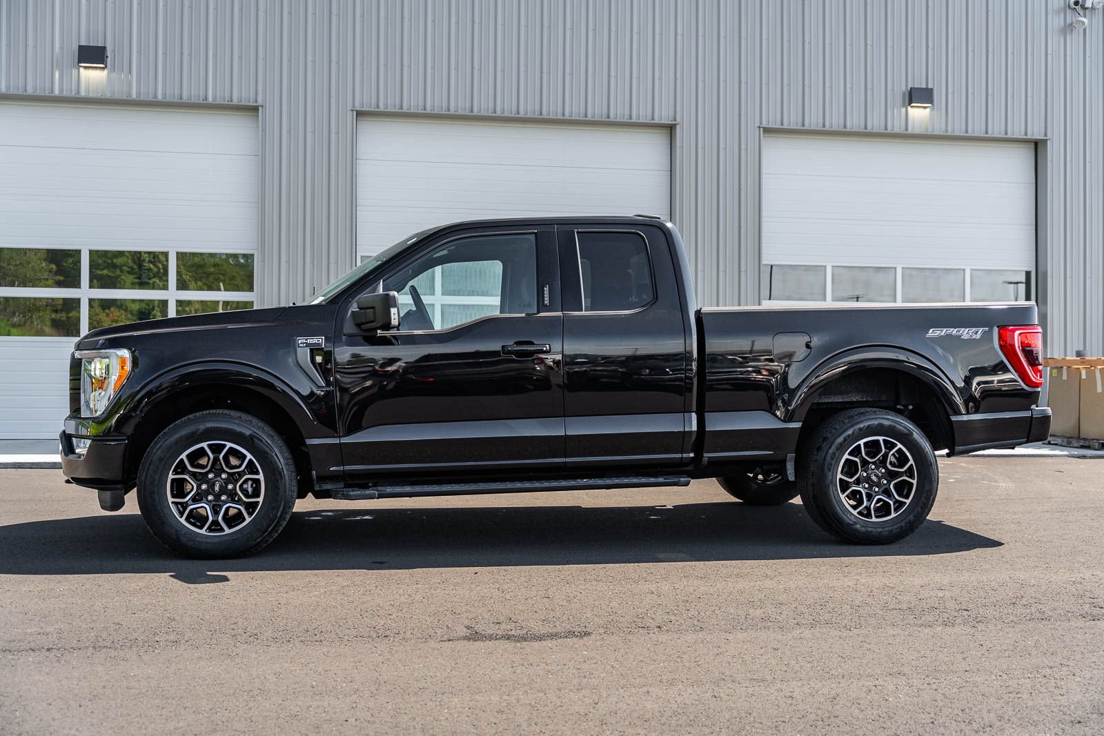 Certified 2021 Ford F150 XLT w/ Equipment Group 302A High AWD/4WD image 4