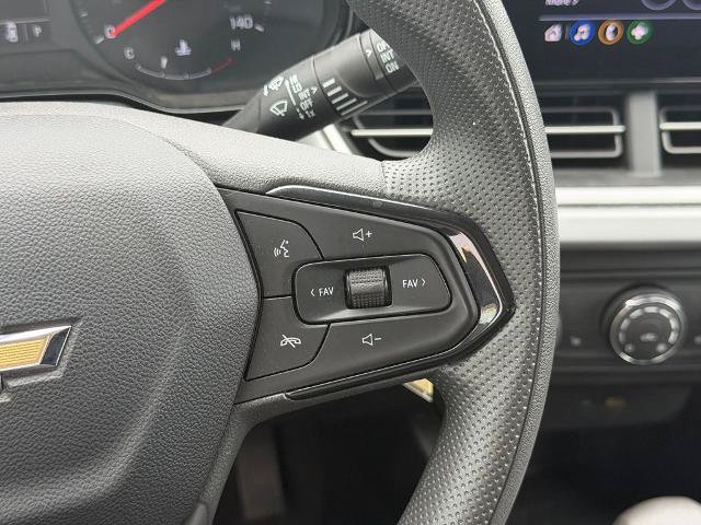 Used 2025 Chevrolet Trax LS w/ LS Convenience Package FWD image 17