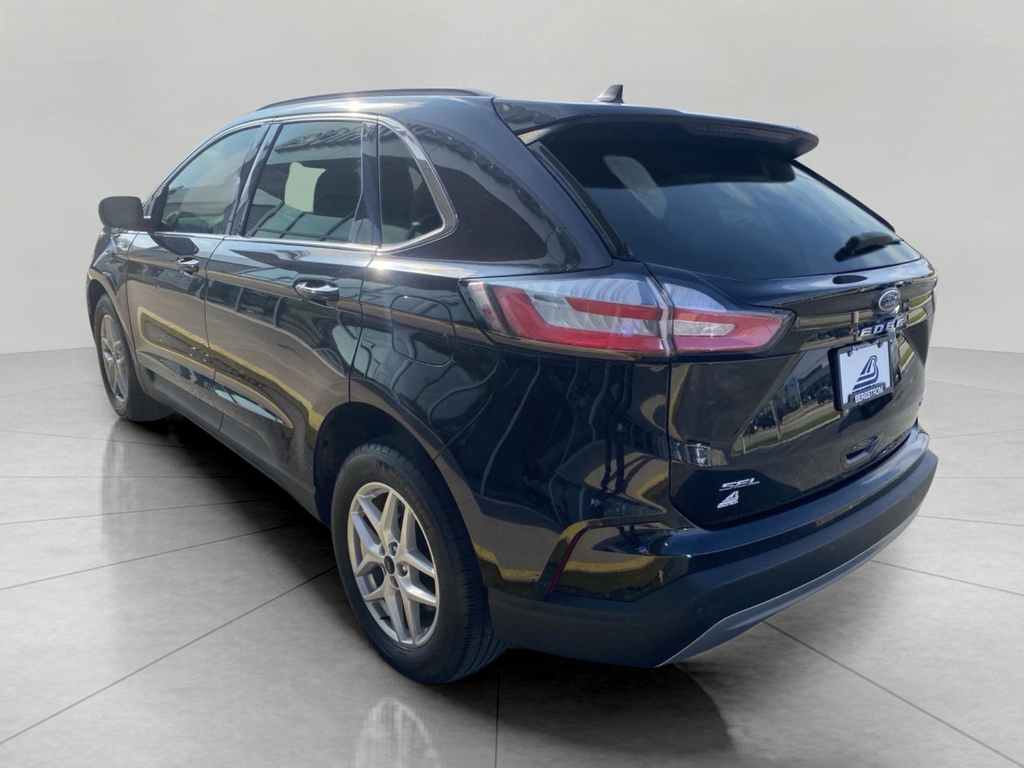 Certified 2024 Ford Edge SEL w/ Convenience Package AWD/4WD image 10