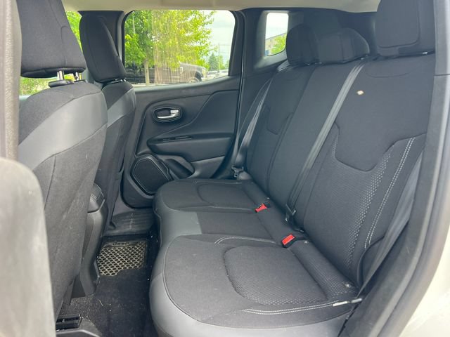 Used 2023 Jeep Renegade Altitude w/ Convenience Group I AWD/4WD image 3