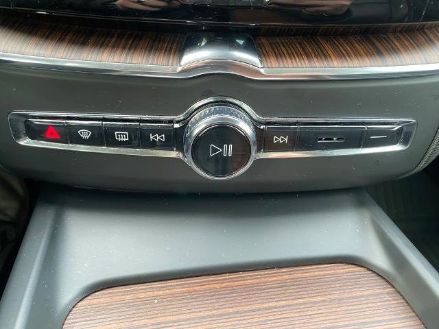 Used 2021 Volvo XC60 T5 Momentum w/ Protection Package Premier image 22