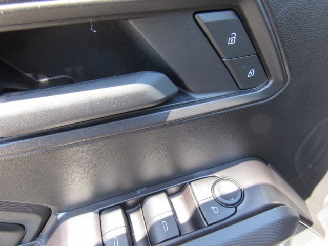 Used 2025 Chevrolet Colorado Trail Boss AWD/4WD image 16