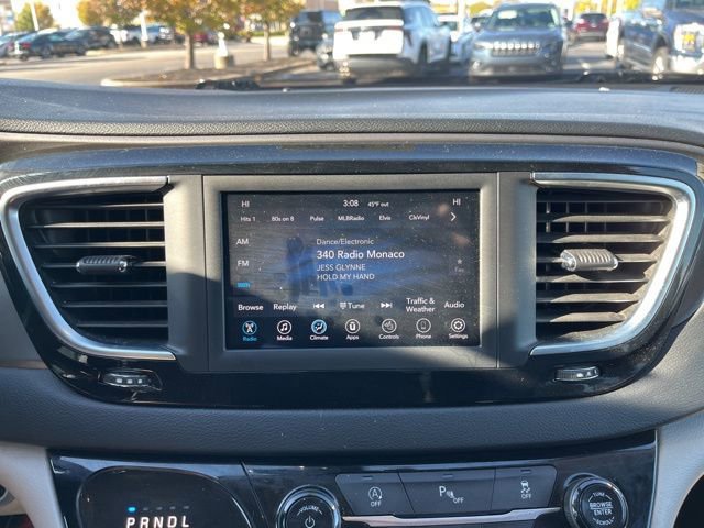 Used 2020 Chrysler Pacifica Touring-L image 24