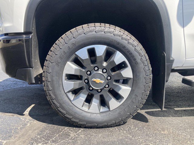 Used 2022 Chevrolet Silverado 2500 Custom w/ Custom Value Package AWD/4WD image 4