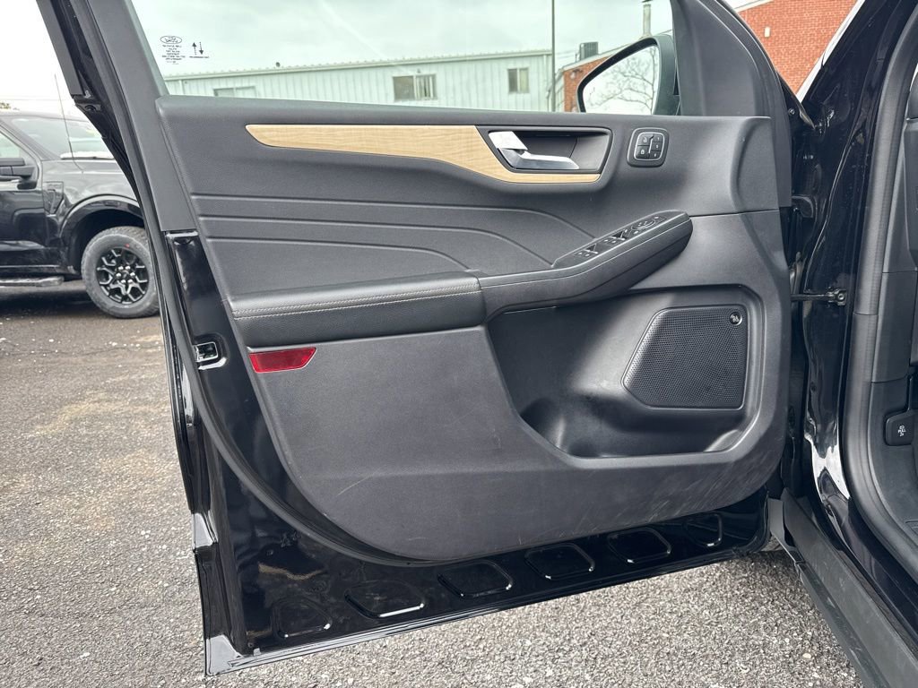 Certified 2022 Ford Escape Titanium w/ Titanium Elite Package image 16