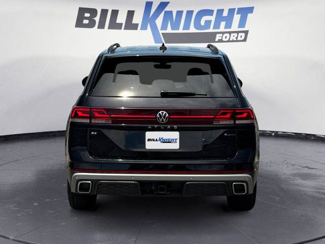 Used 2025 Volkswagen Atlas Peak Edition SE AWD/4WD image 4