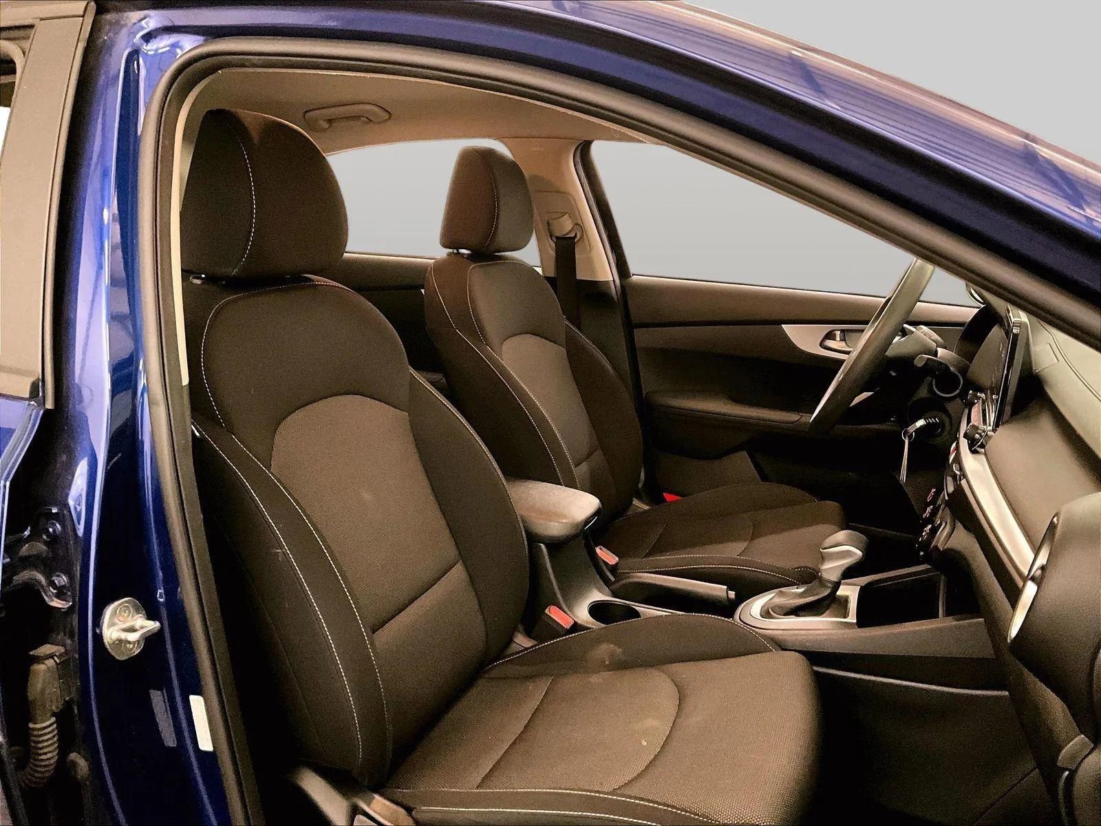 Used 2023 Kia Forte LXS w/ LXS Technology Package FWD image 7