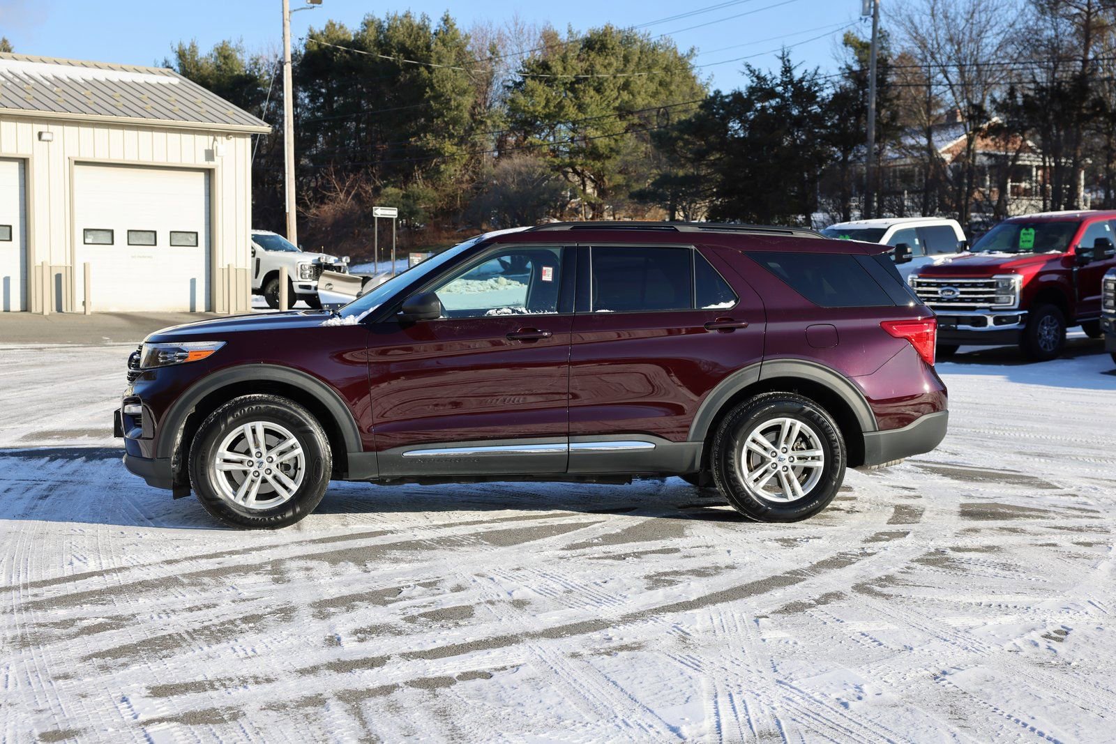 Certified 2022 Ford Explorer XLT w/ Equipment Group 202A AWD/4WD image 4