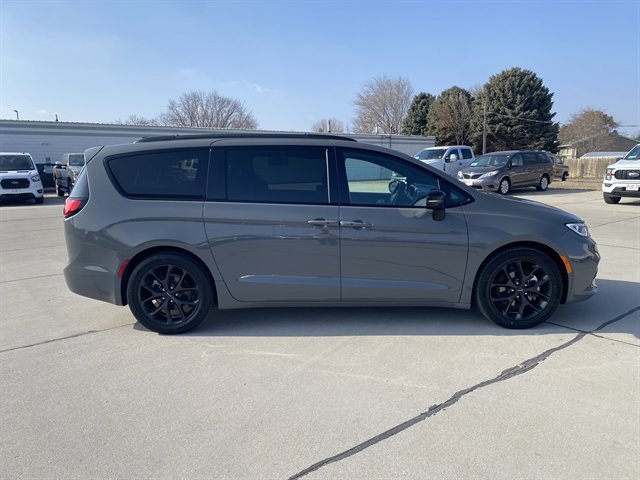 Used 2025 Chrysler Pacifica Limited FWD image 5