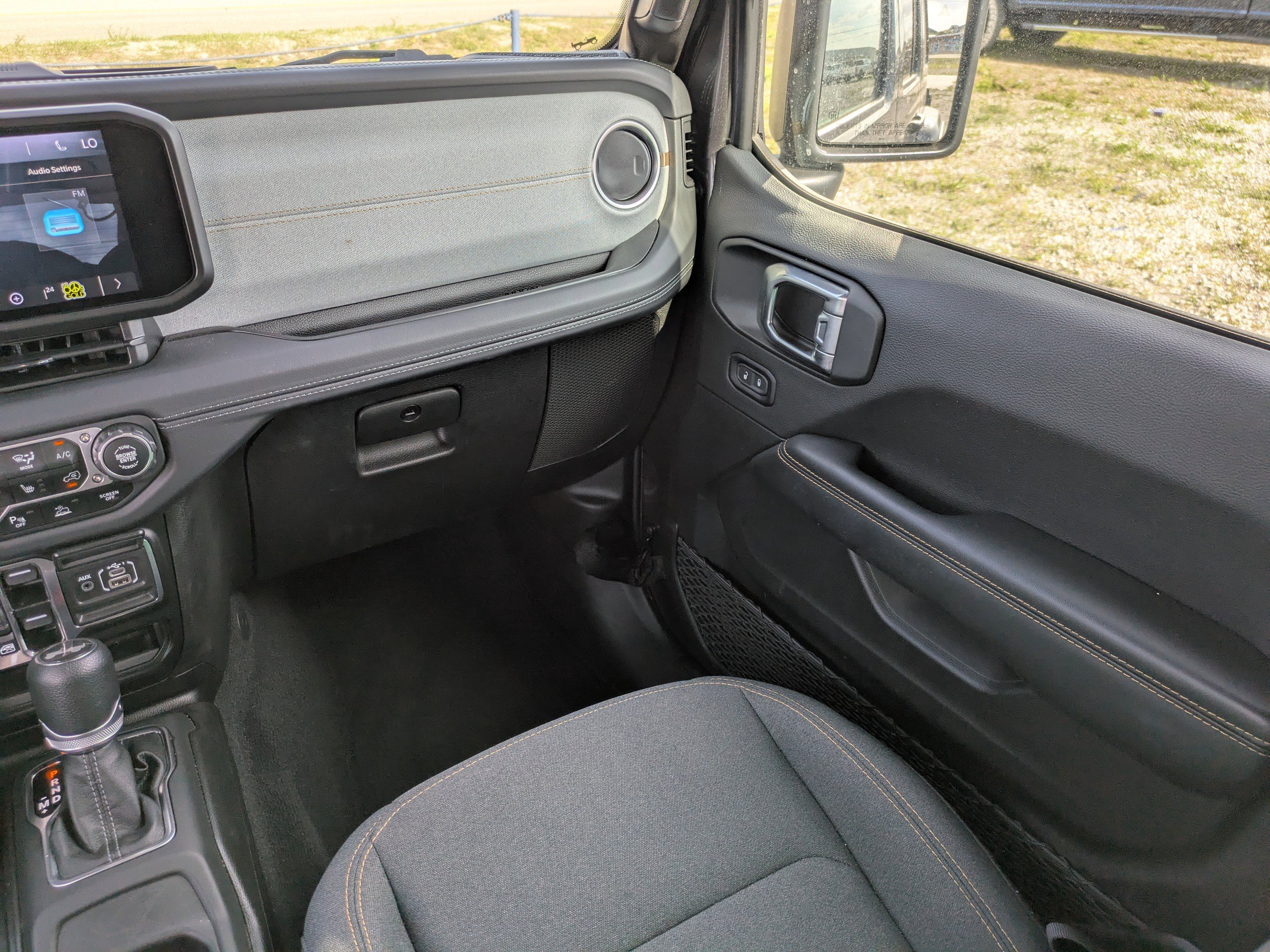 Used 2025 Jeep Wrangler Unlimited Sahara w/ Safety Group AWD/4WD image 16