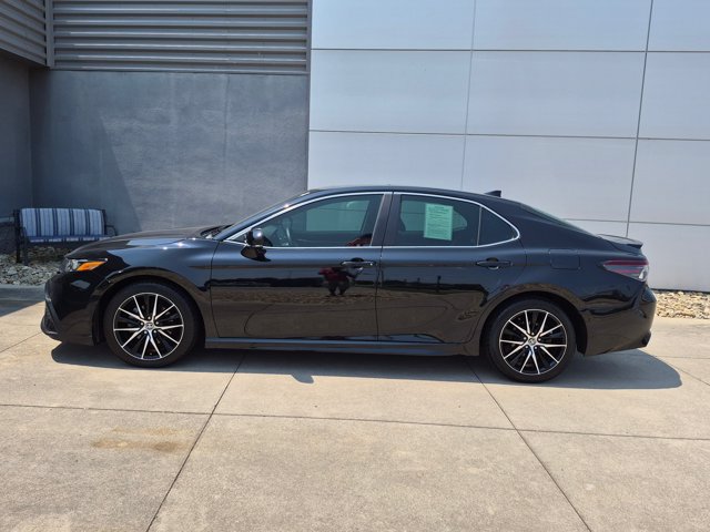 Used 2021 Toyota Camry SE w/ Convenience Package FWD image 7