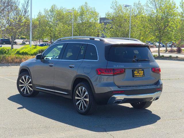 Used 2023 Mercedes-Benz GLB 250 w/ Premium Package image 3