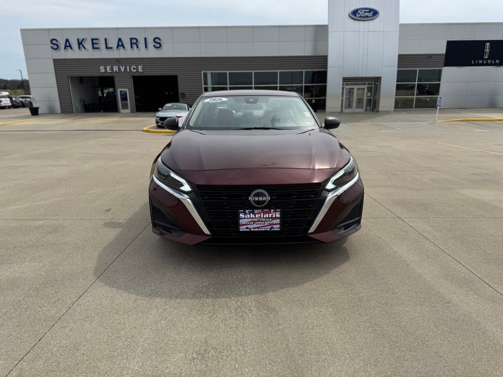 Used 2025 Nissan Altima 2.5 SV FWD image 2