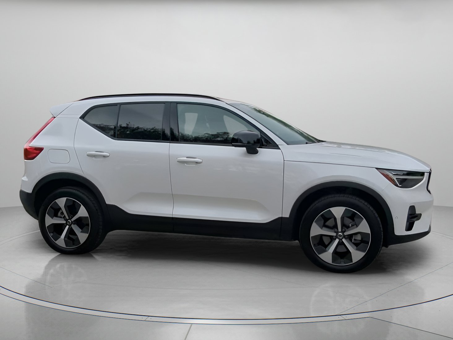 Used 2026 Volvo XC40 B5 Plus AWD/4WD image 34