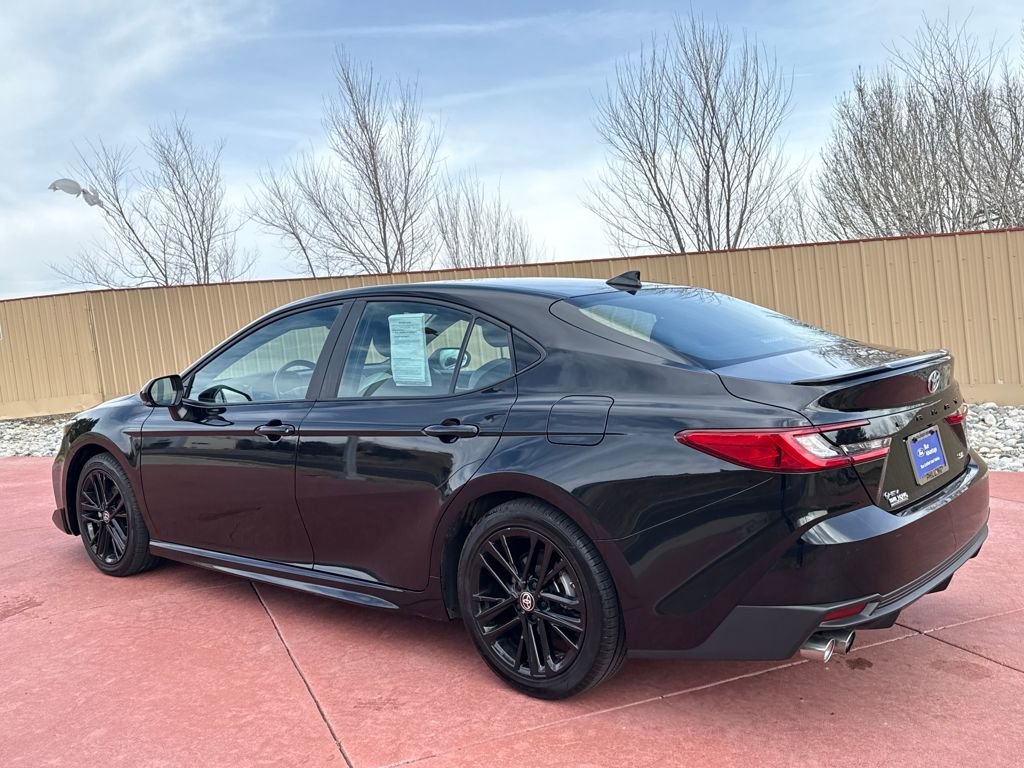 Used 2025 Toyota Camry SE image 5