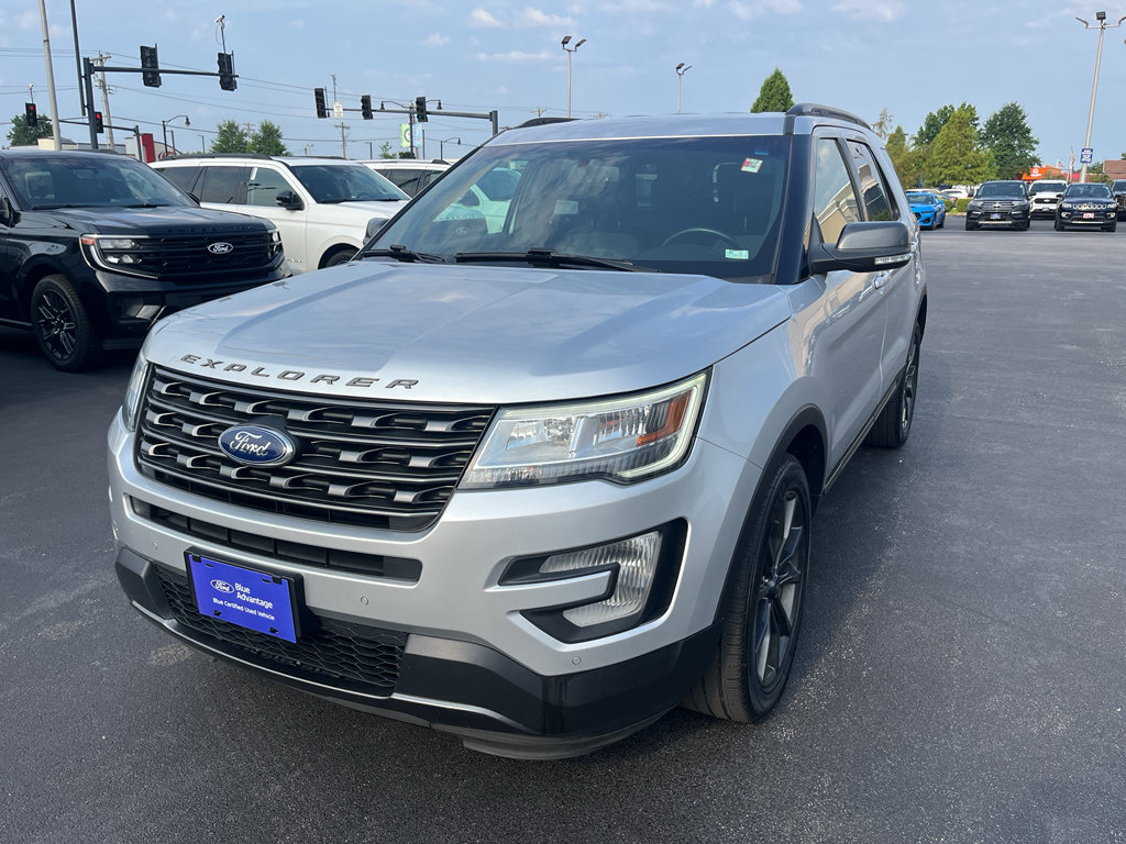 Certified 2017 Ford Explorer XLT w/ Equipment Group 202A AWD/4WD image 3