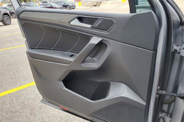 Used 2023 Volkswagen Tiguan SE image 17