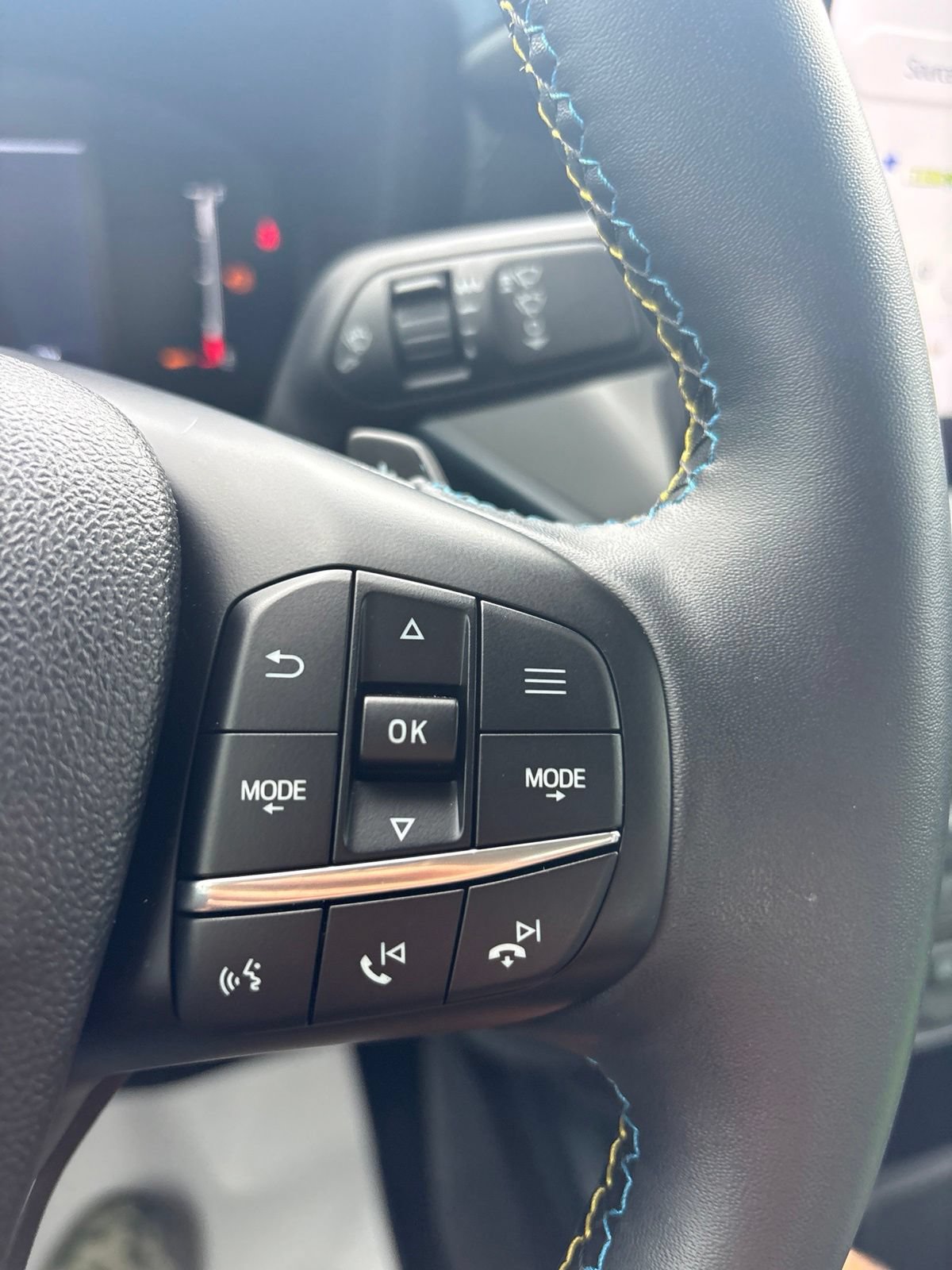 Certified 2025 Ford Maverick Lobo AWD/4WD image 18