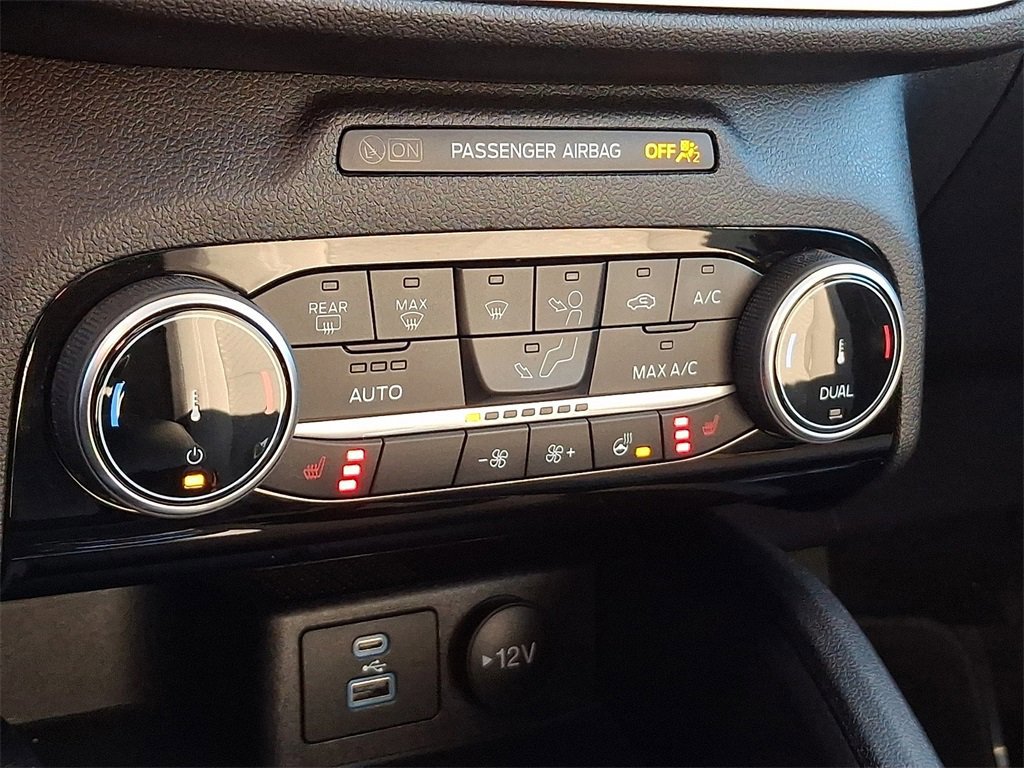 Certified 2022 Ford Escape SE w/ SE Sport Appearance Package image 17