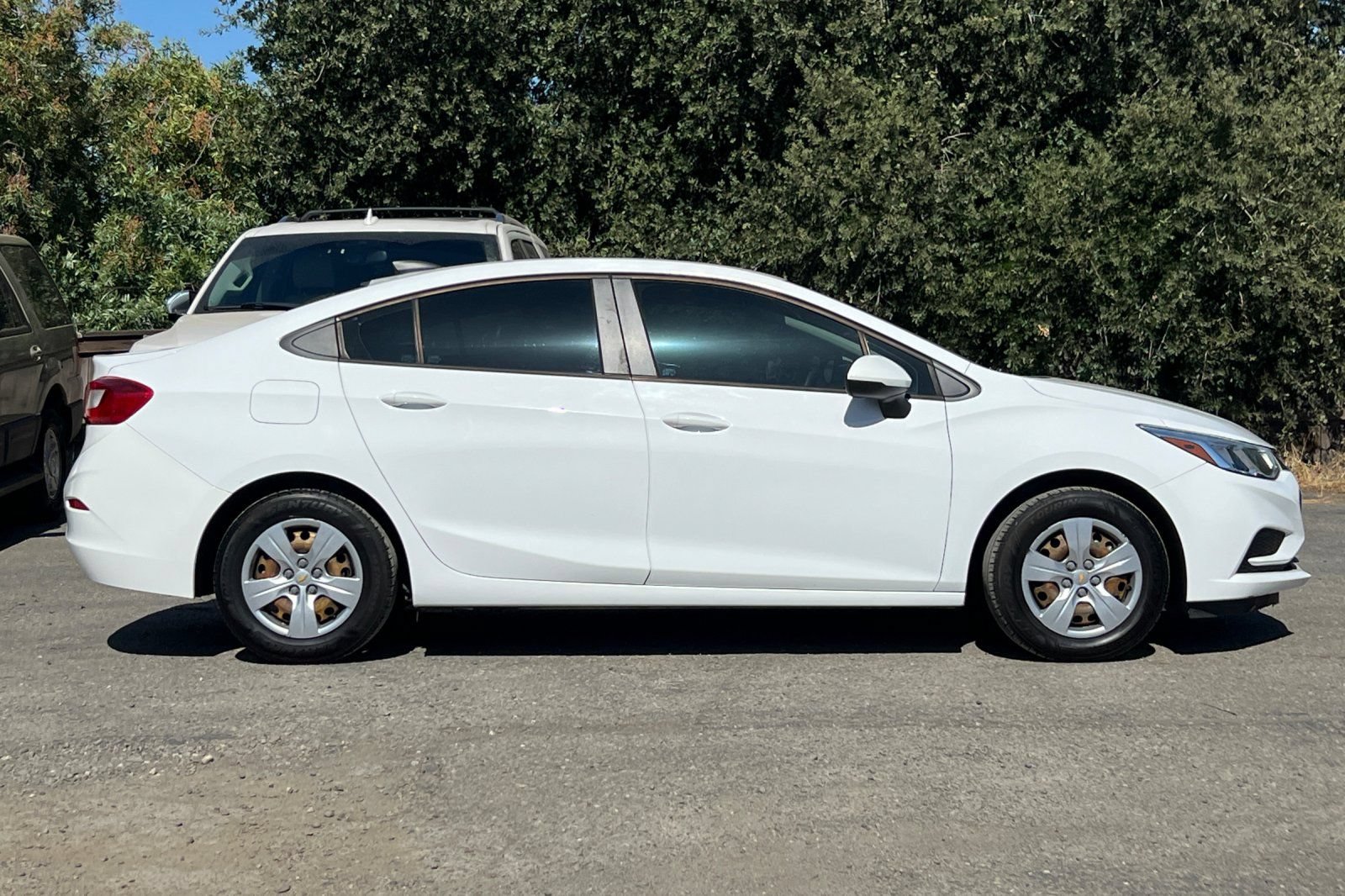 Used 2017 Chevrolet Cruze LS FWD image 3
